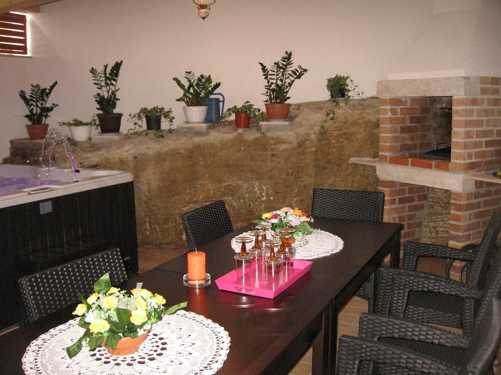 Apartments Alen Pazin Exterior photo